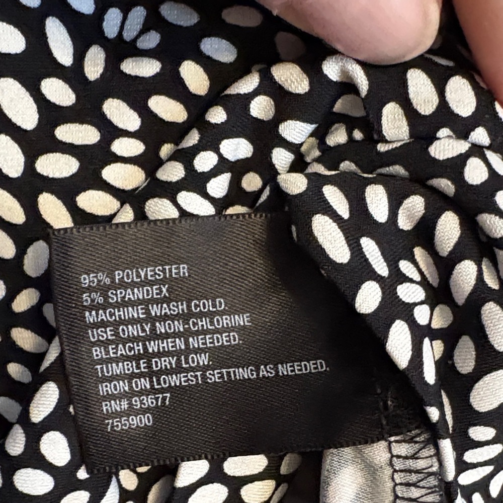 East 5th Monochrome Textured Blouse - Picture 3 of 5